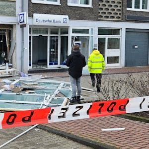 Die Sprengung eines Geldautomaten in Bergheim richtete starke Zerstörungen in der Bankfiliale an.