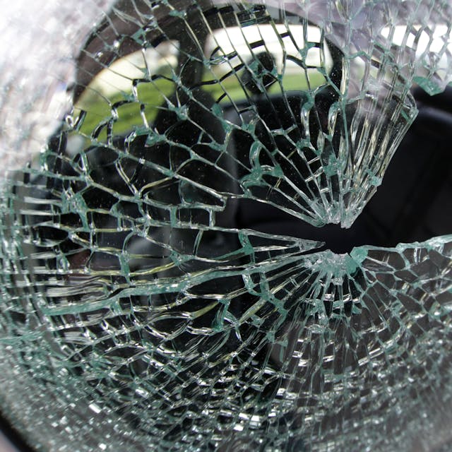 Eine zerstörte Autoscheibe, aufgenommen am 24.03.2014 in Recklinghausen (Nordrhein-Westfalen).&nbsp;