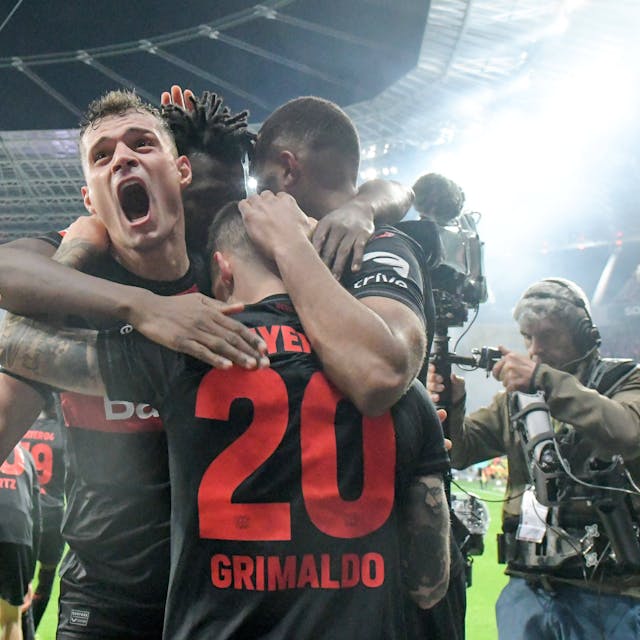 Bayer 04 ist in dieser Saison das Jubeln gewohnt. Wie hier mit Granit Xhaka (l.) und Alejandro Grimaldo beim Sieg gegen den FC Bayern im Februar.