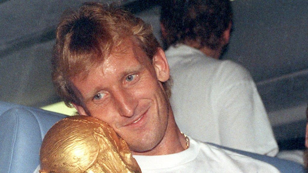 Andreas Brehme am 8. Juli 1990 nach dem WM-Titel mit der deutschen Nationalmannschaft.