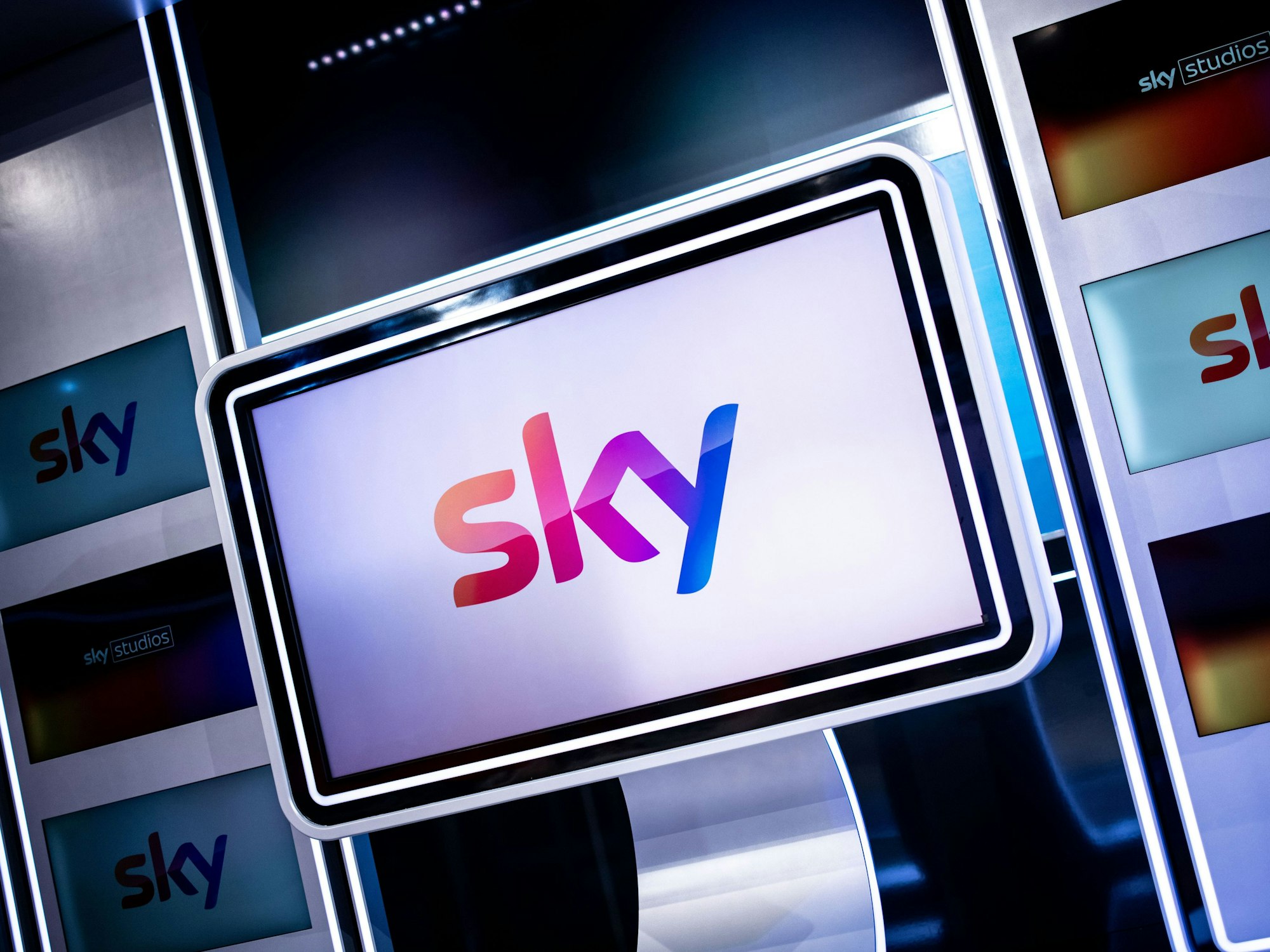 Das Logo des Fernsehsenders Sky: Der Anbieter streicht drei Sender.