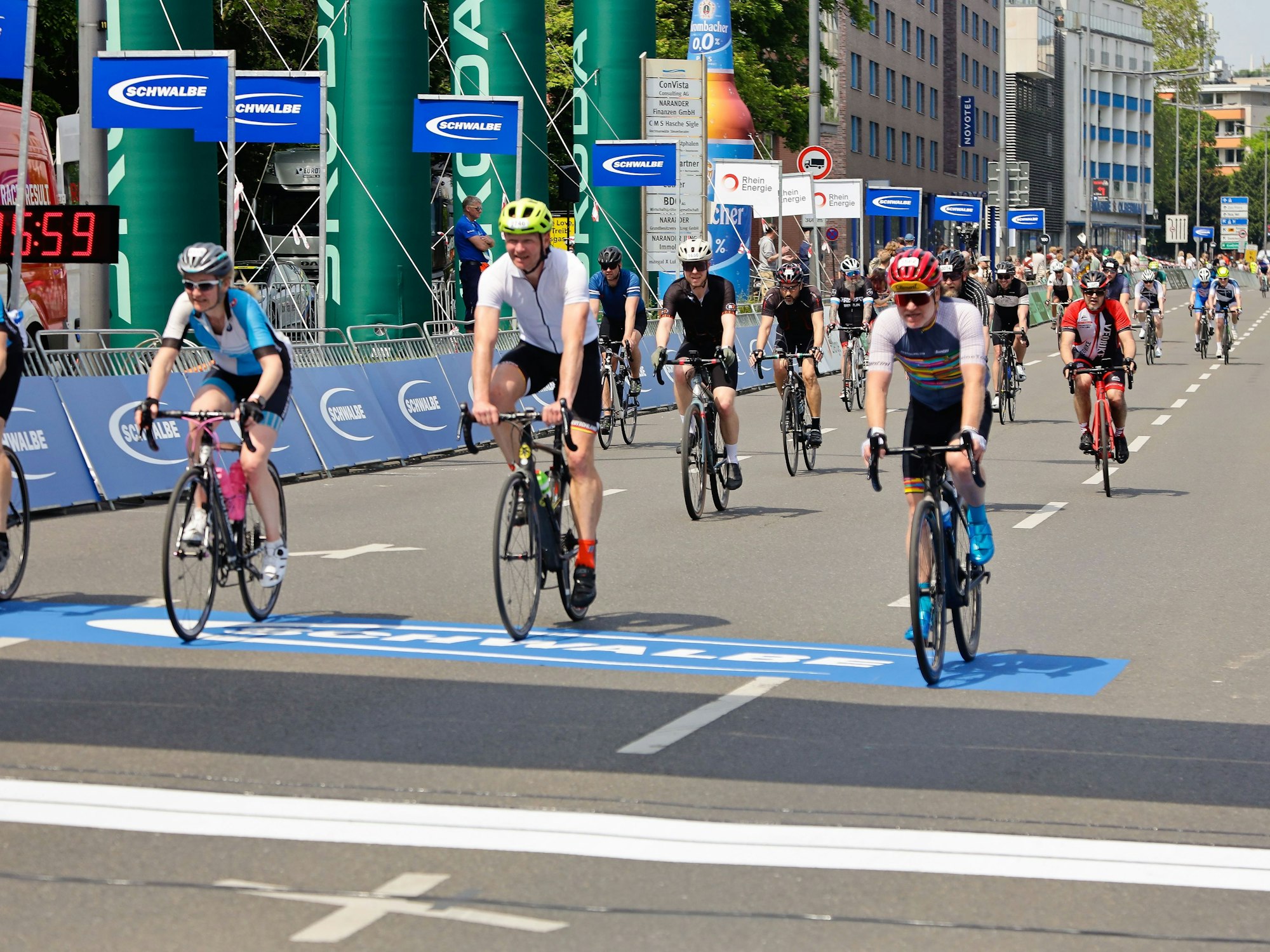 Radrennen Rund um Köln: Start und Ziel am Rheinauhafen