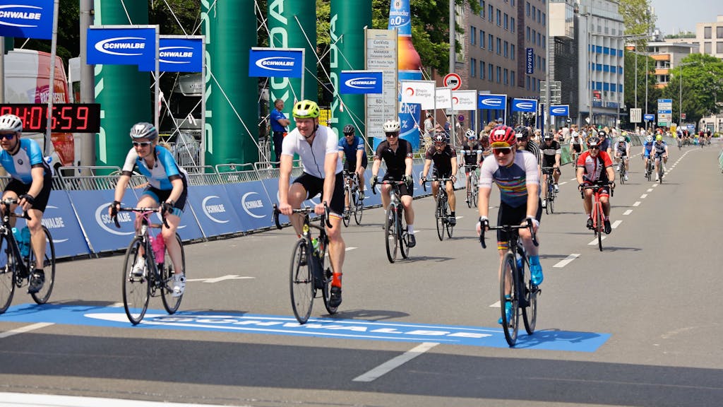 Radrennen Rund um Köln: Start und Ziel am Rheinauhafen