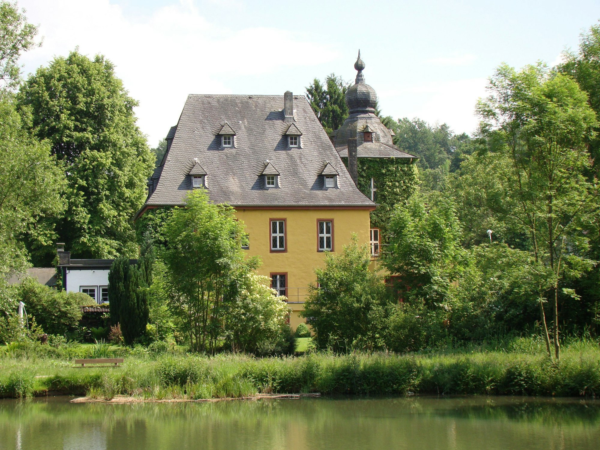 Die Burg Zweiffel ist eine der Sehenswürdigkeiten der sechsten Etappe. 