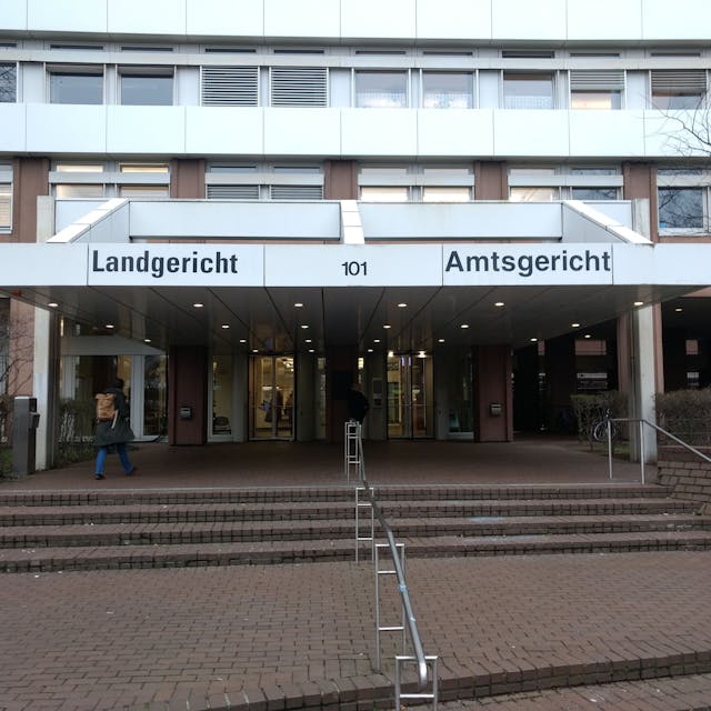 Der Eingang zum Amts- und Landgericht in Köln.