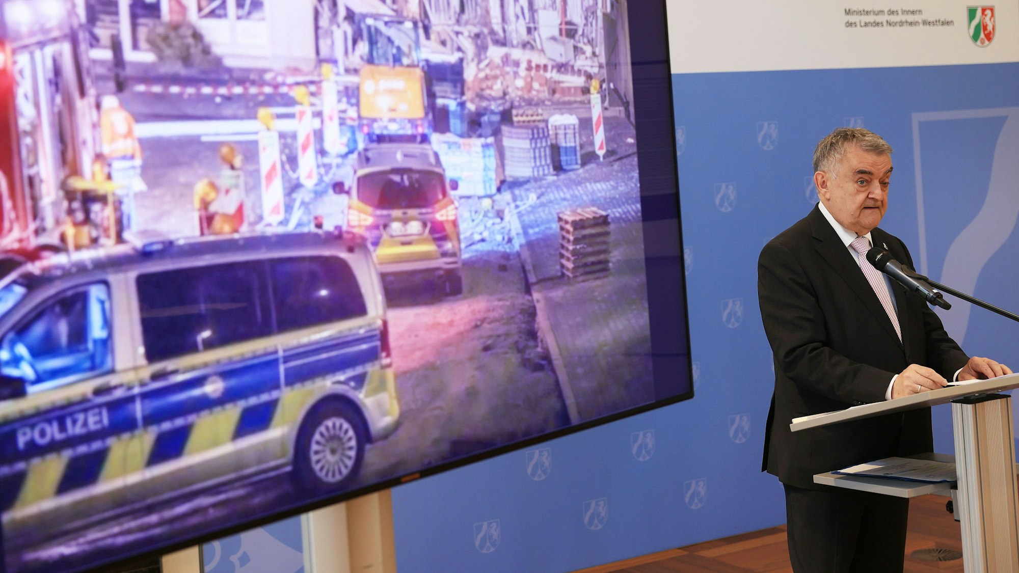 NRW-Innenminister Herbert Reul (CDU) spricht auf einer Pressekonferenz zur Vorstellung der Sonderkommission „Bekämpfung von Geldautomaten-Sprengungen“