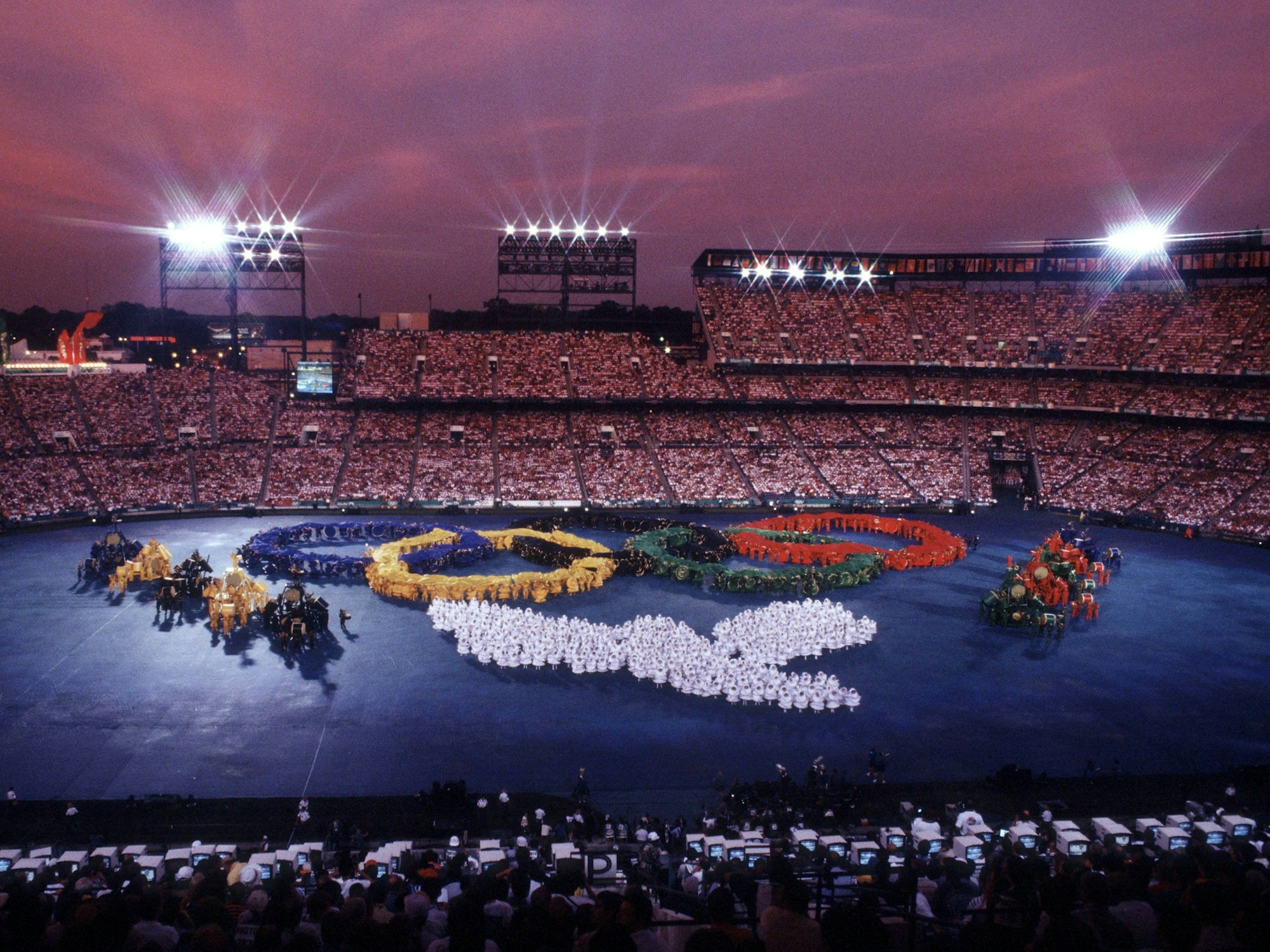 Choreographie im Stadioninnenraum während der Eröffnungsfeier der Olympischen Sommerspiele 1996 in Atlanta