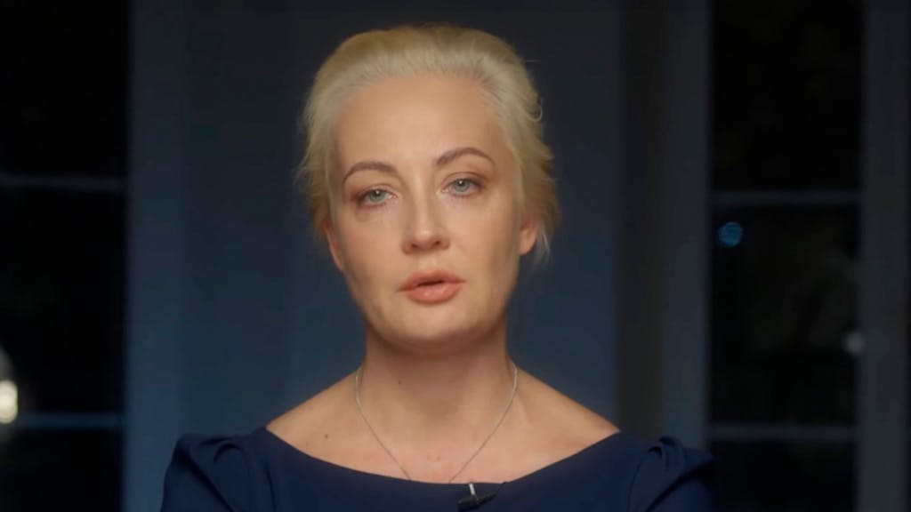 Dieses Standbild aus einem Video, das vom Nawalny-Team am Montag, 19. Februar 2024, veröffentlicht wurde, zeigt Julia Nawalnaja, die Witwe des russischen Oppositionsführers Nawalny, während einer Videobotschaft.