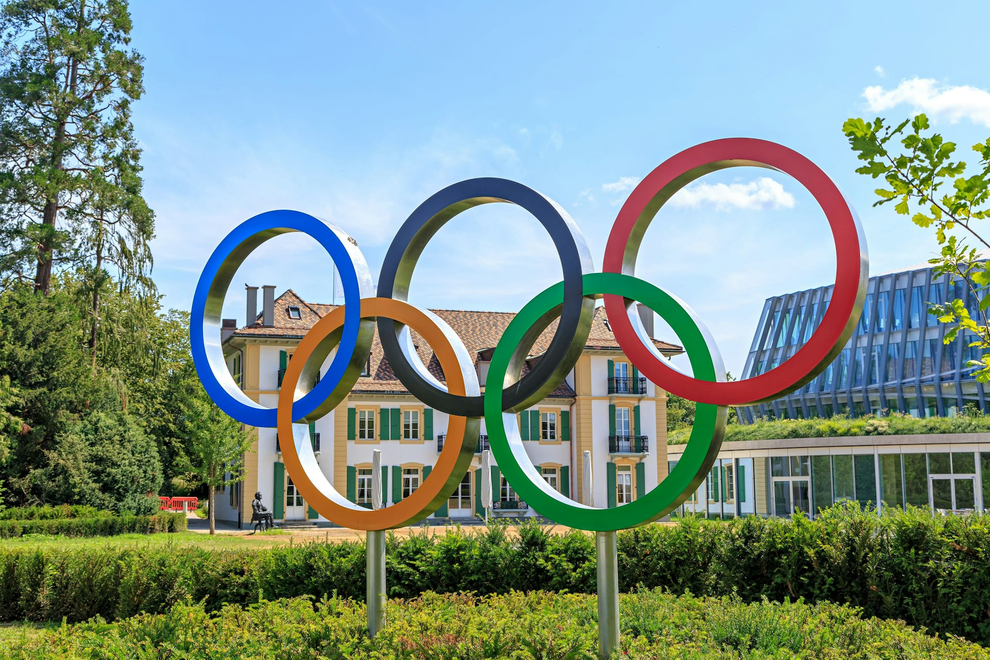 Die olympischen Ringe vor dem Hauptquartier des Internationalen Olympischen Komitees.