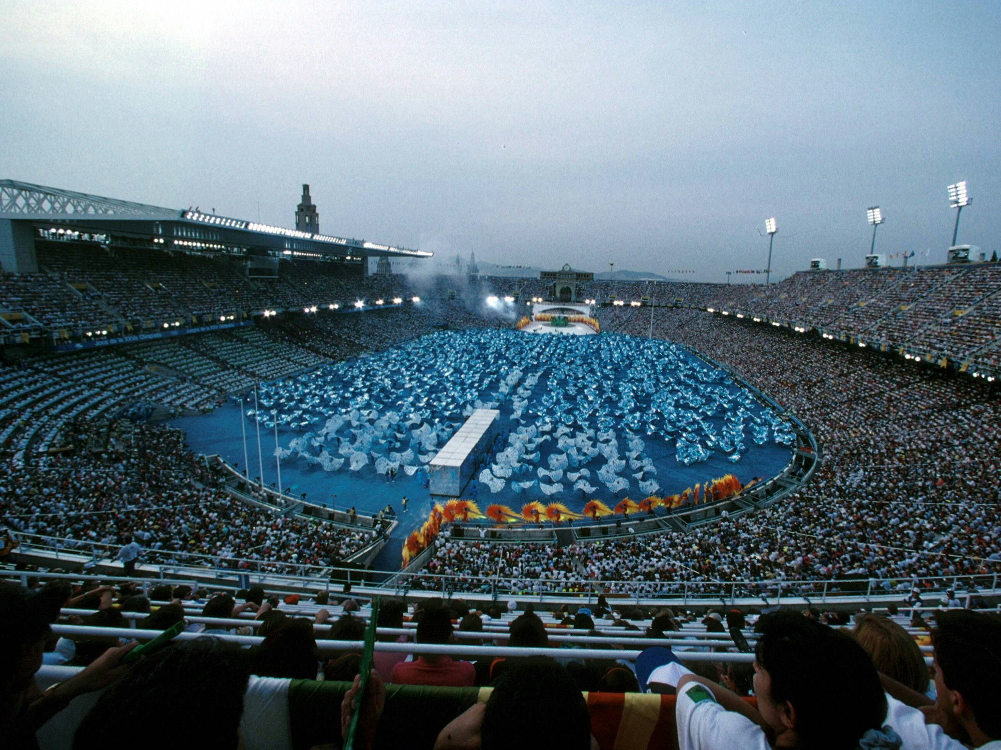 Das Stadion in Barcelona beim Programm der Eröffnungsfeier der Spiele 1992