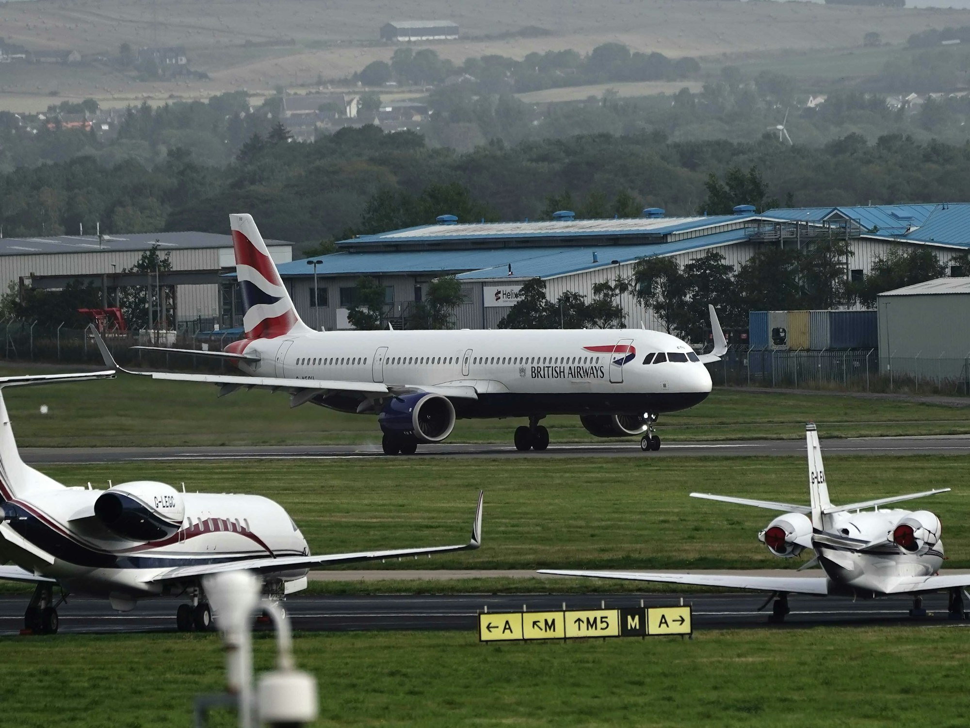 Ein Flugzeug von British Airways verlässt den Flughafen Aberdeen in Richtung London, hier im September 2022.