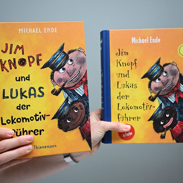 Die Jim-Knopf-Bücher von Michael Ende werden an die Jetztzeit angepasst und sollen zukünftig ohne rassistische Stereotype auskommen. Links das neue Cover, rechts die ursprüngliche Version.