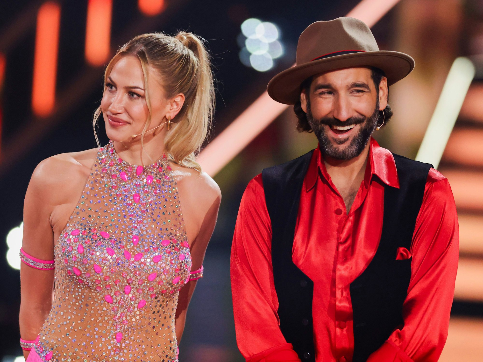 Sängerin Lulu Lewe will mit Tanzpartner Massimo Sinato die Jury und die Fans überzeugen.