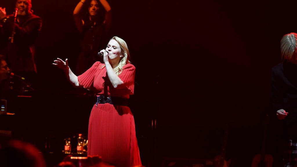 Patricia Kelly singt während dem Tour-Auftakt der „Mega Christmas-Show“.