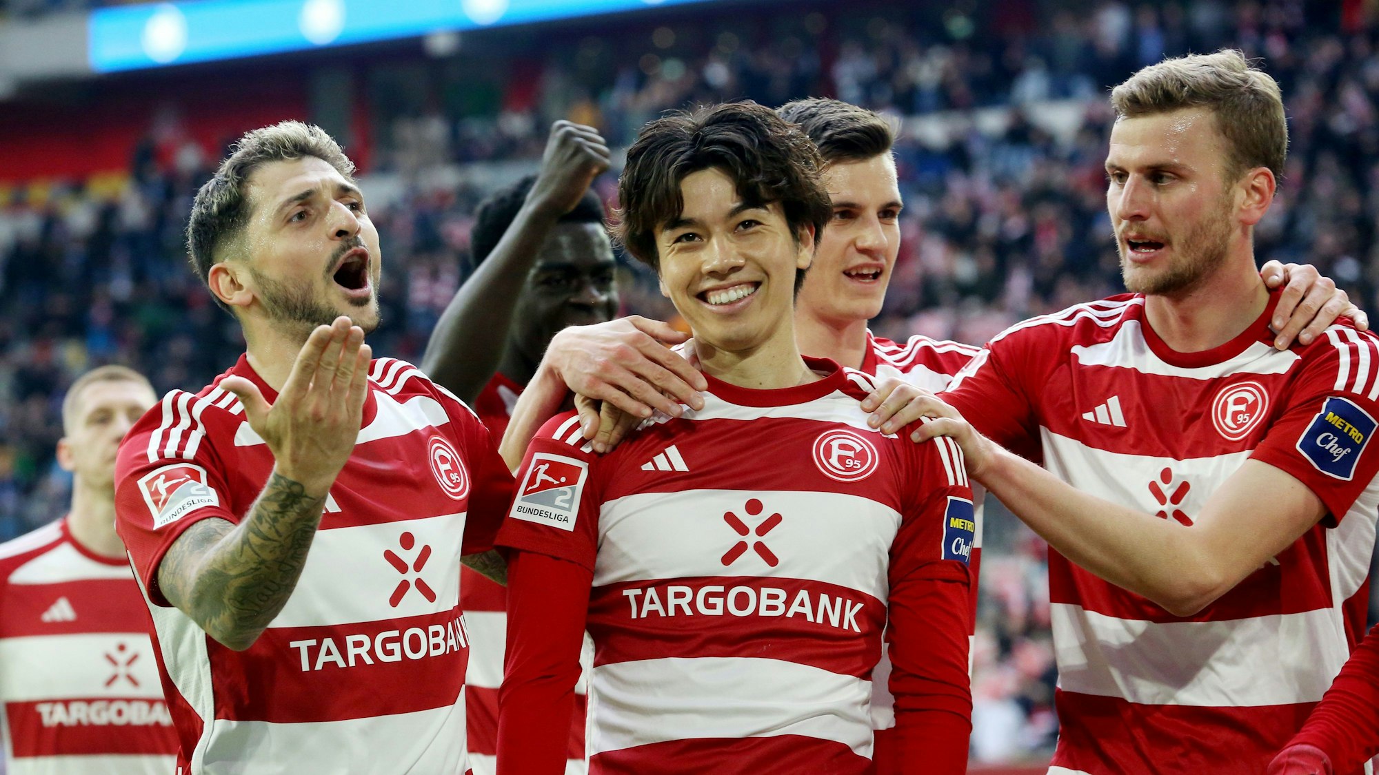 Die Düsseldorfer Matthias Zimmermann, Ao Tanaka und Christoph Daferner jubeln im Spiel gegen den FC Hansa Rostock.
