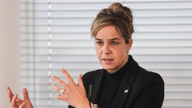 Mona Neubaur (Bündnis 90/Die Grünen), Ministerin für Wirtschaft, Industrie, Klimaschutz, äußert sich auf einer Pressekonferenz zur Lage der Wirtschaft in Nordrhein-Westfalen.
