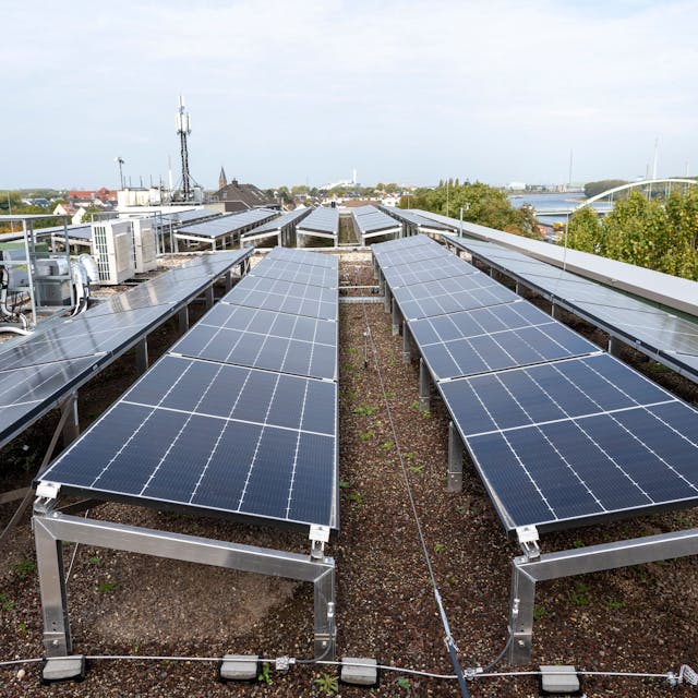 Photovoltaikanlage auf einem Dach.