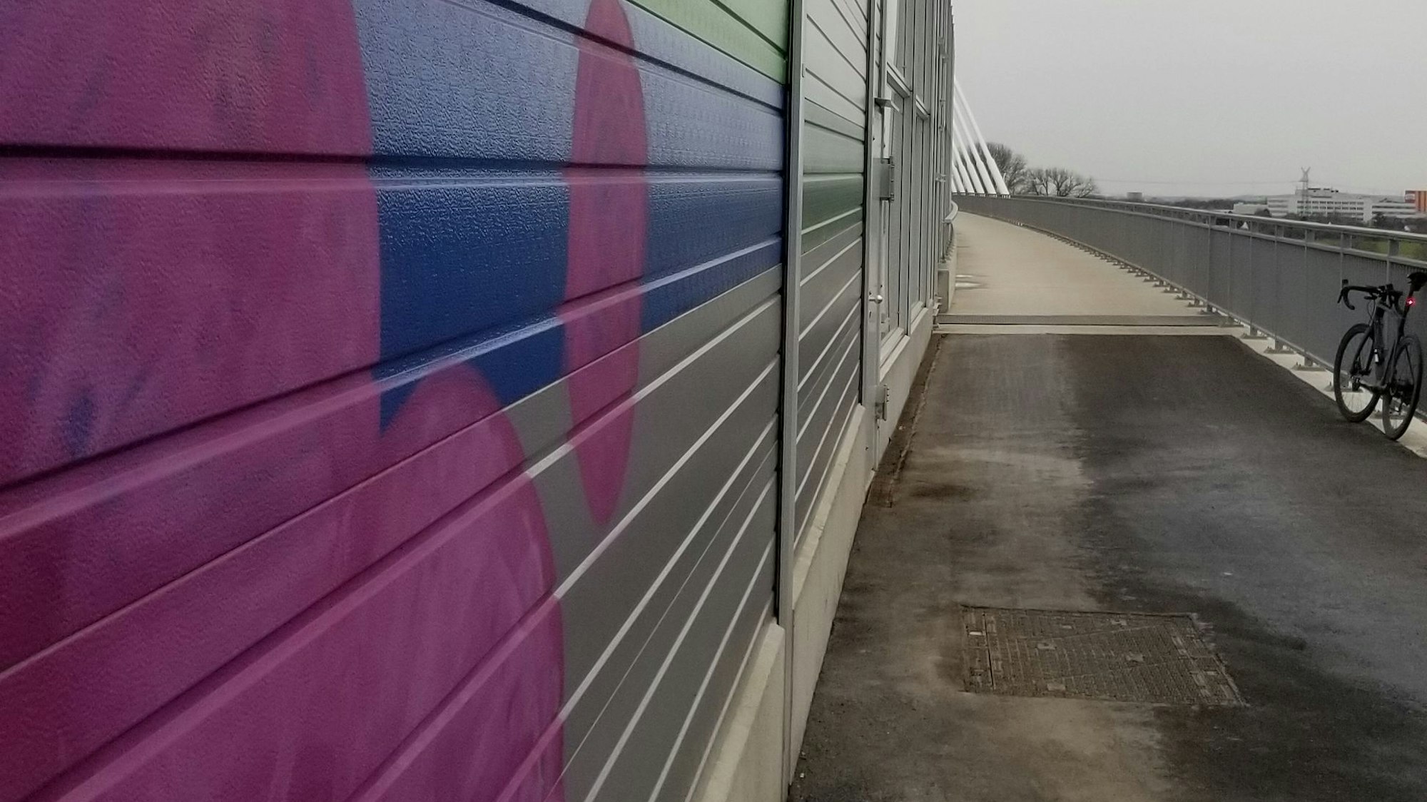 Der Rad- und Fußweg auf der neuen Leverkusener Brücke