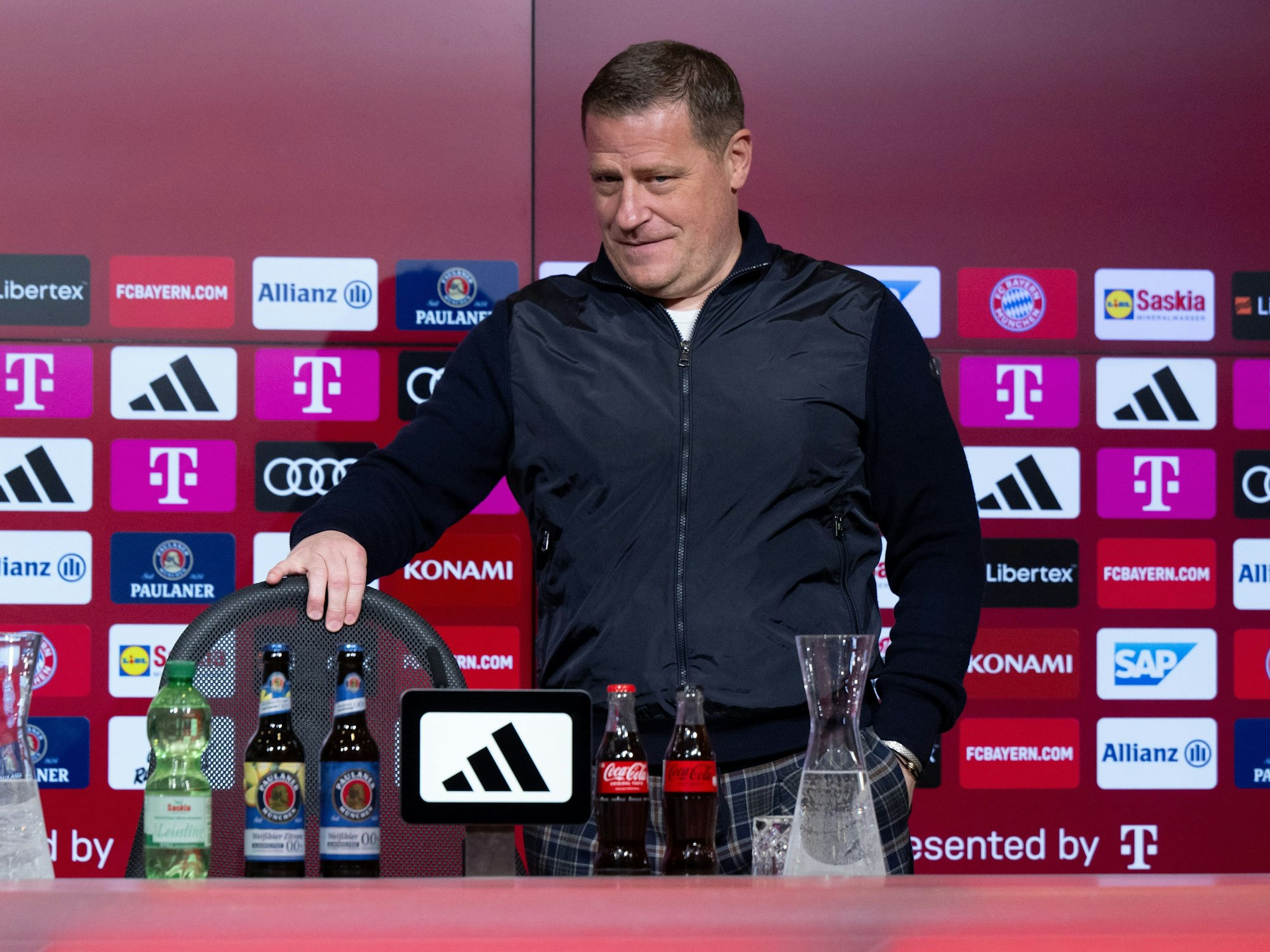 Max Eberl, neuer Sportvorstand des FC Bayern München, kommt in der Allianz Arena zur Pressekonferenz.