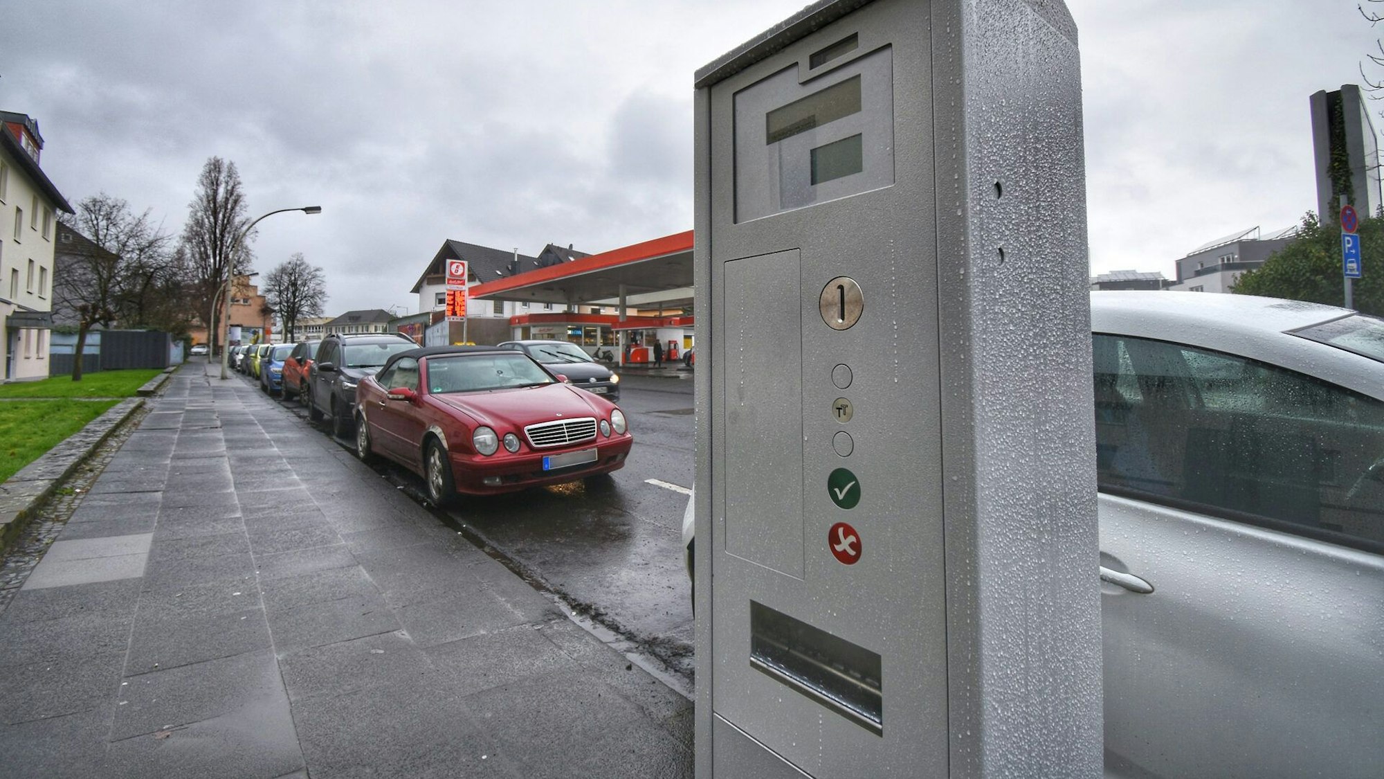 Am Lievelingsweg, zwischen Kölnstraße und Verteilerkreis, befindet sich einer der ersten neuen Parkscheinautomaten in Bonn.