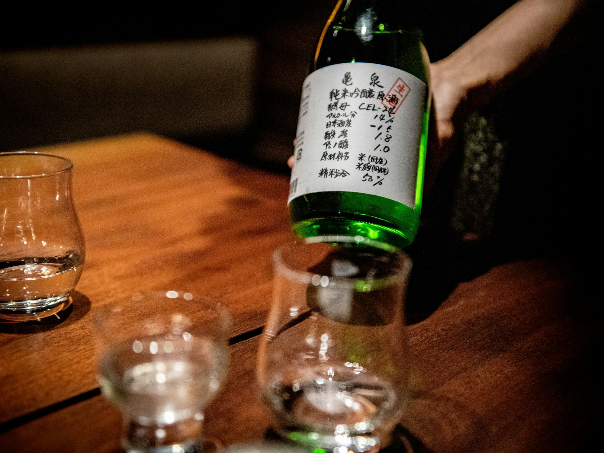 Sake steht im japanischen Restaurant „Zenkichi“ auf dem Tisch, hier im September 2020 in Berlin (Symbolbild).