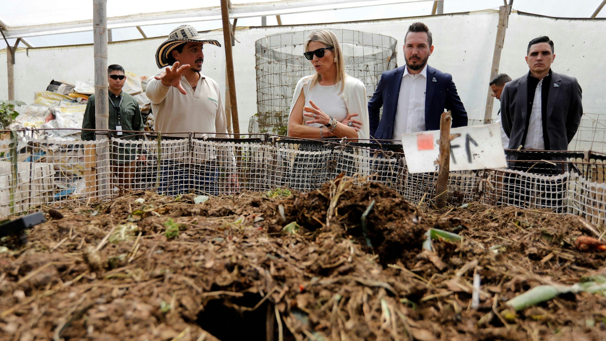 Königin Maxima der Niederlande (m) besucht die Siembra Viva Farm in Santa Elena.