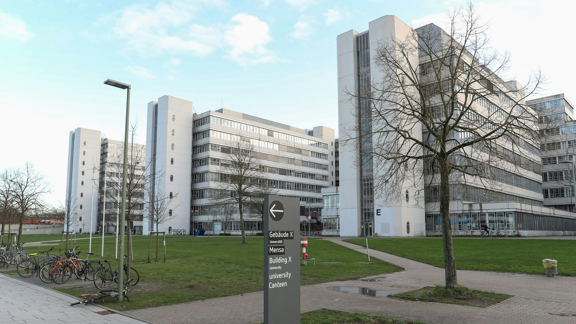 Blick auf Gebäude der Universität Bielefeld.