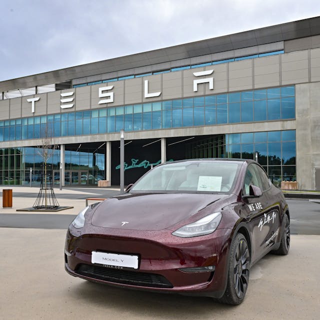 Das Werk der Tesla-Gigafactory Berlin-Brandenburg in Grünheide gibt angeblich zu viel Schadstoffe ab.