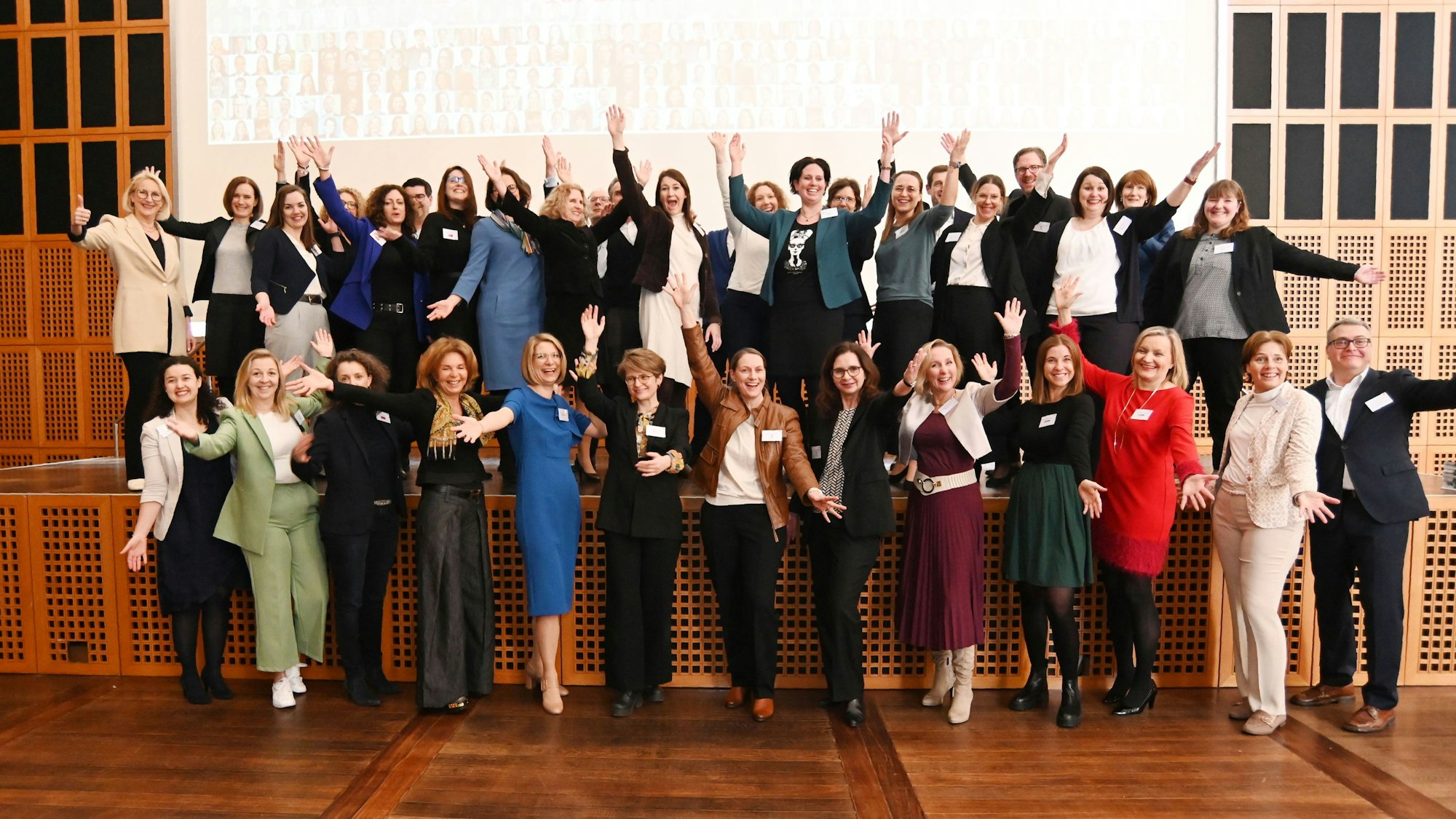 Die Mentoren und Mentees des 10. Cross Mentoring unter dem Dach des Kölner Unternehmensbündnisses „Mit Frauen in Führung“.