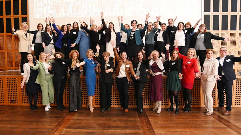 Die Mentoren und Mentees des 10. Cross Mentoring unter dem Dach des Kölner Unternehmensbündnisses „Mit Frauen in Führung“.