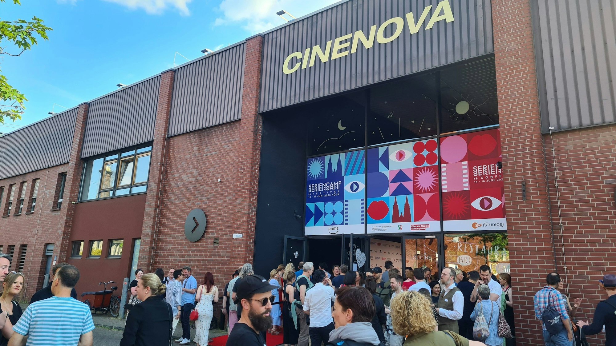 Das Cinenova in Ehrenfeld bei der Eröffnung des 9. Seriencamp-Festivals im Juni 2023
