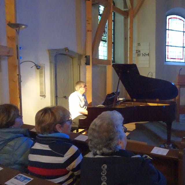 Das Benefizkonzert „Träume vom Fliegen“ mit Axel Graumann lockte viele Besucher in die Evangelischen Versöhnungskirche nach Buschhoven.