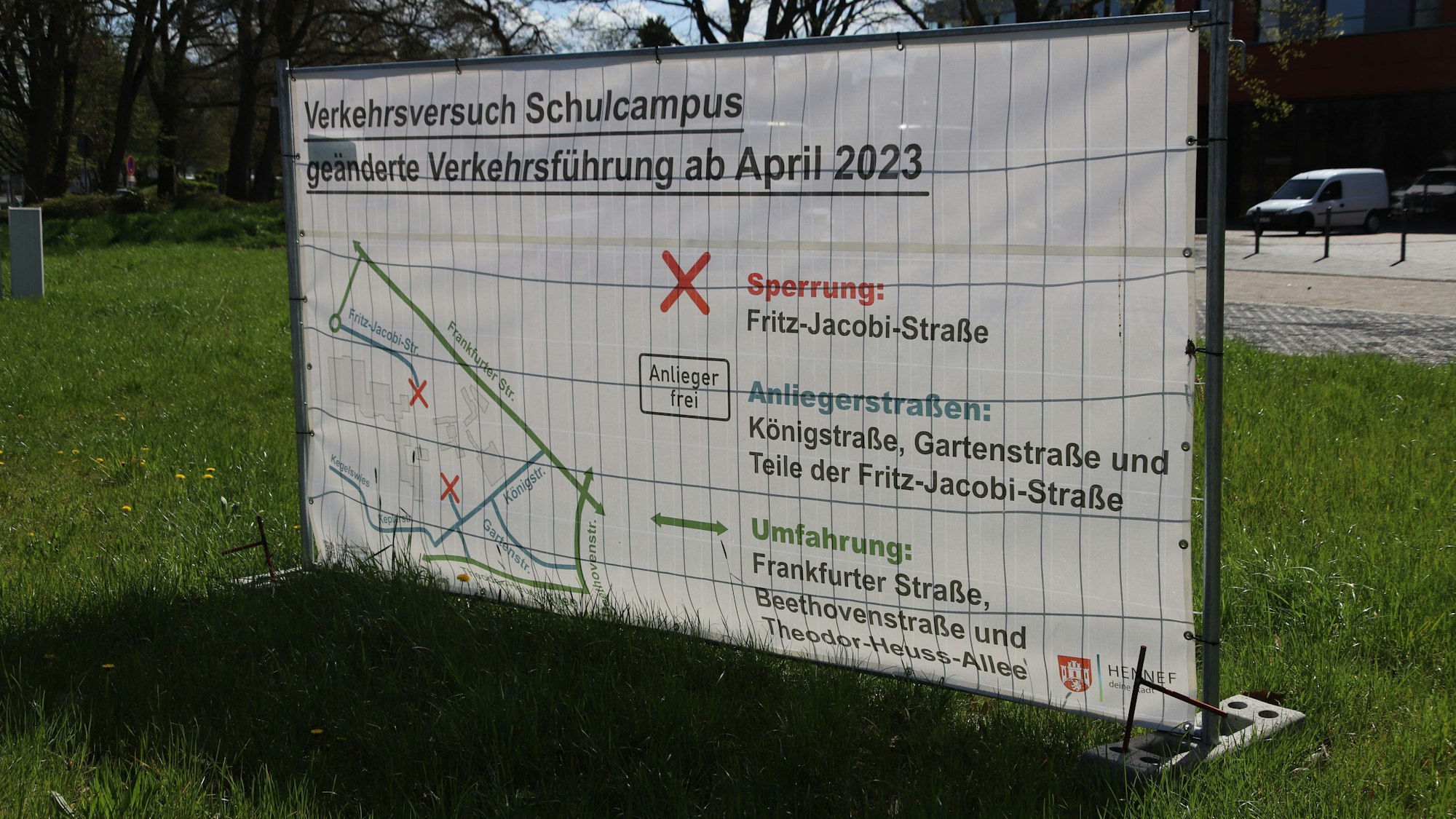 Aus dem Verkehrsversuch wird nun der Dauerzustand, die Fritz-Jacobi-Straße bleibt gesperrt.