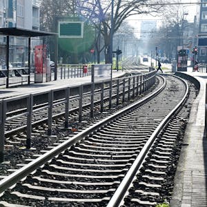 Die verwaiste Haltestelle Eifelstraße. Donnerstag und Freitag wird in Köln gestreikt.
