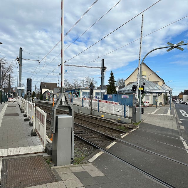 Blick auf die Haltestelle Mülldorf der Linien 66 und 67.