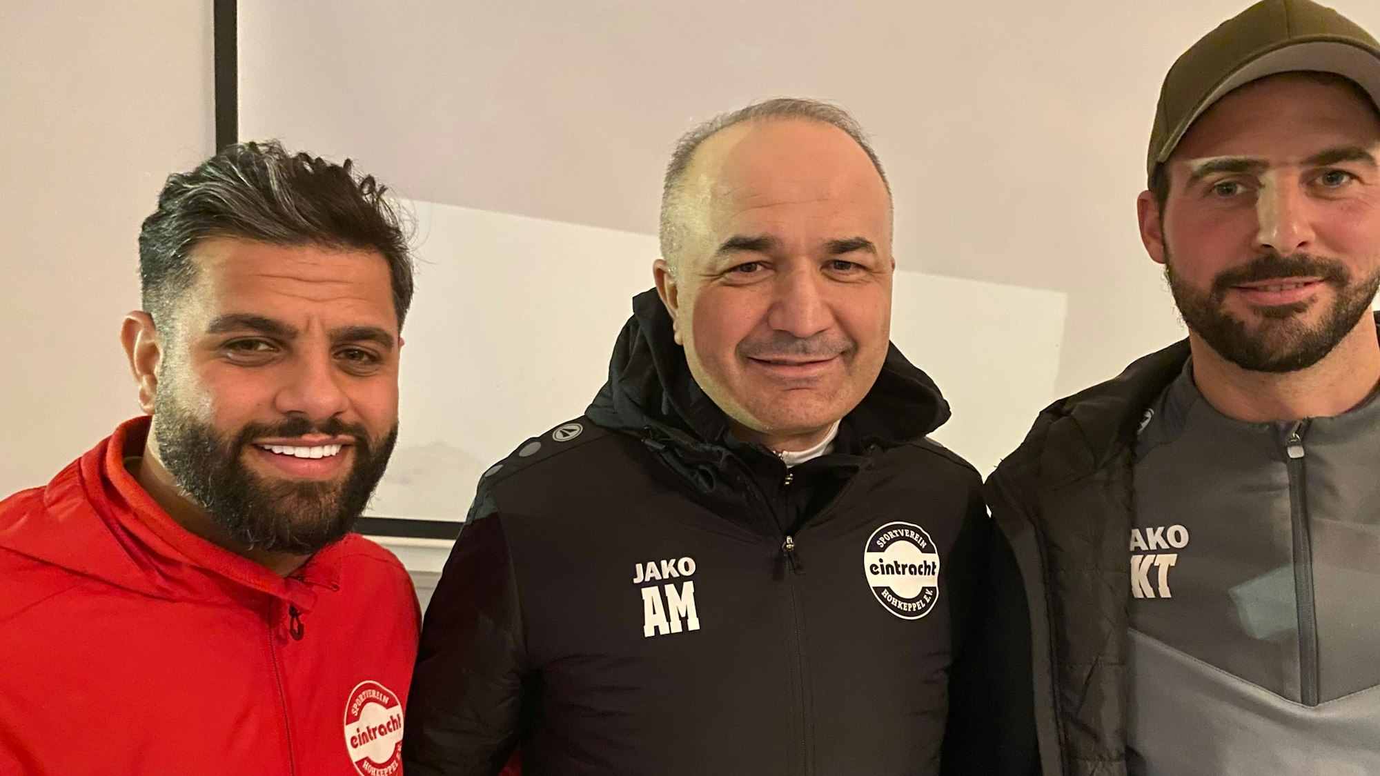 Co-Trainer Amir Ali Mostowfi, Trainer Mutlu Demir und der sportliche Leiter Kevin Theisen (von links).