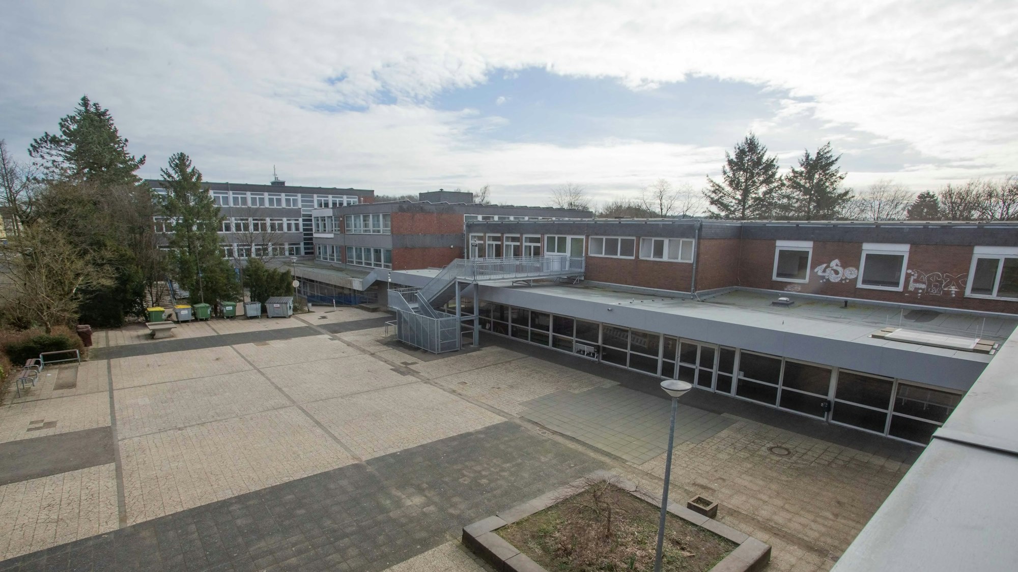 Das Foto zeigt die Konrad-Adenauer-Hauptschule Wipperfürth.