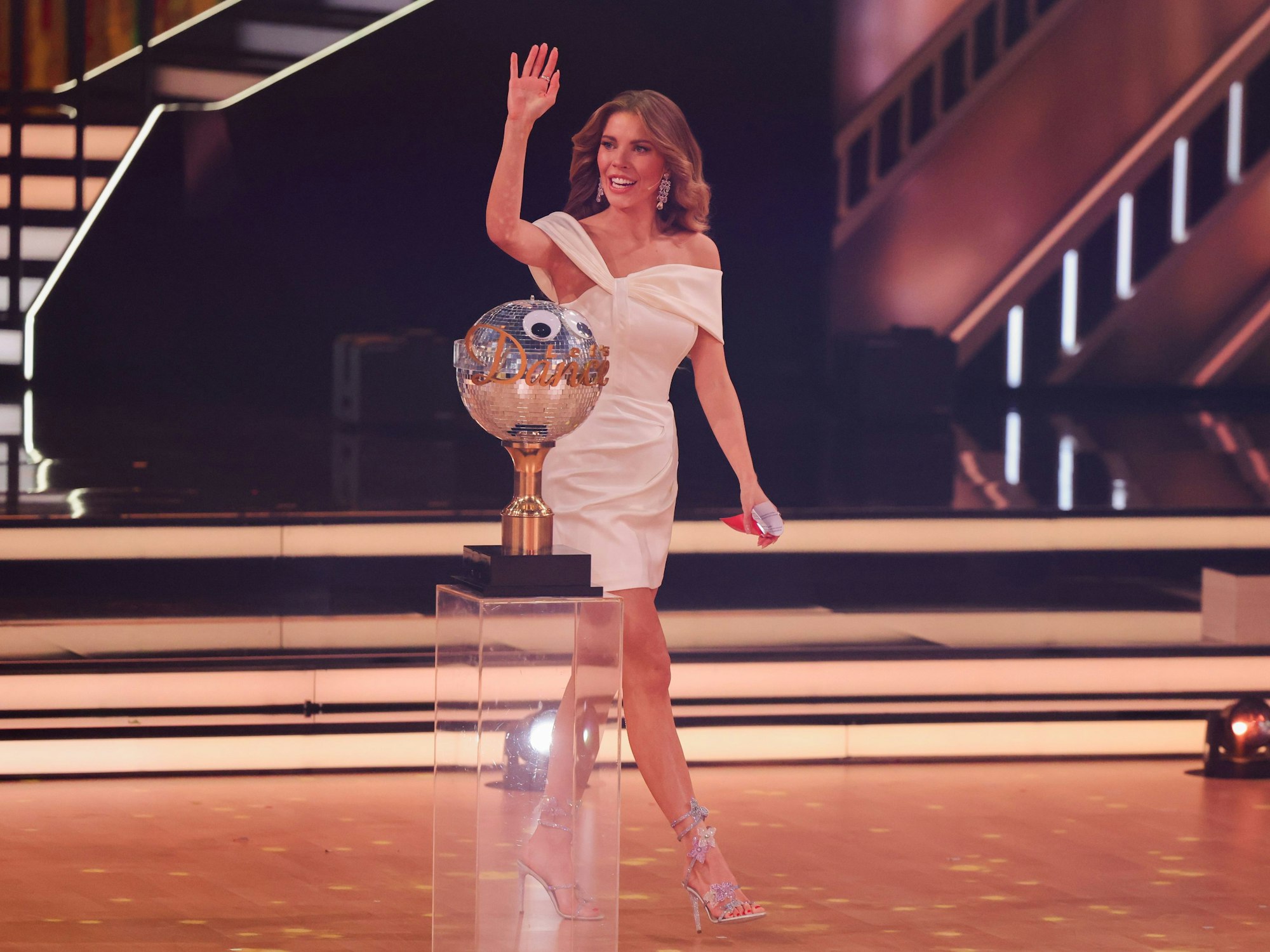 Victoria Swarovski, Moderatorin, steht in der RTL-Tanzshow „Let's Dance“ zum Auftakt der neuen Staffel auf dem Parkett im Coloneum.