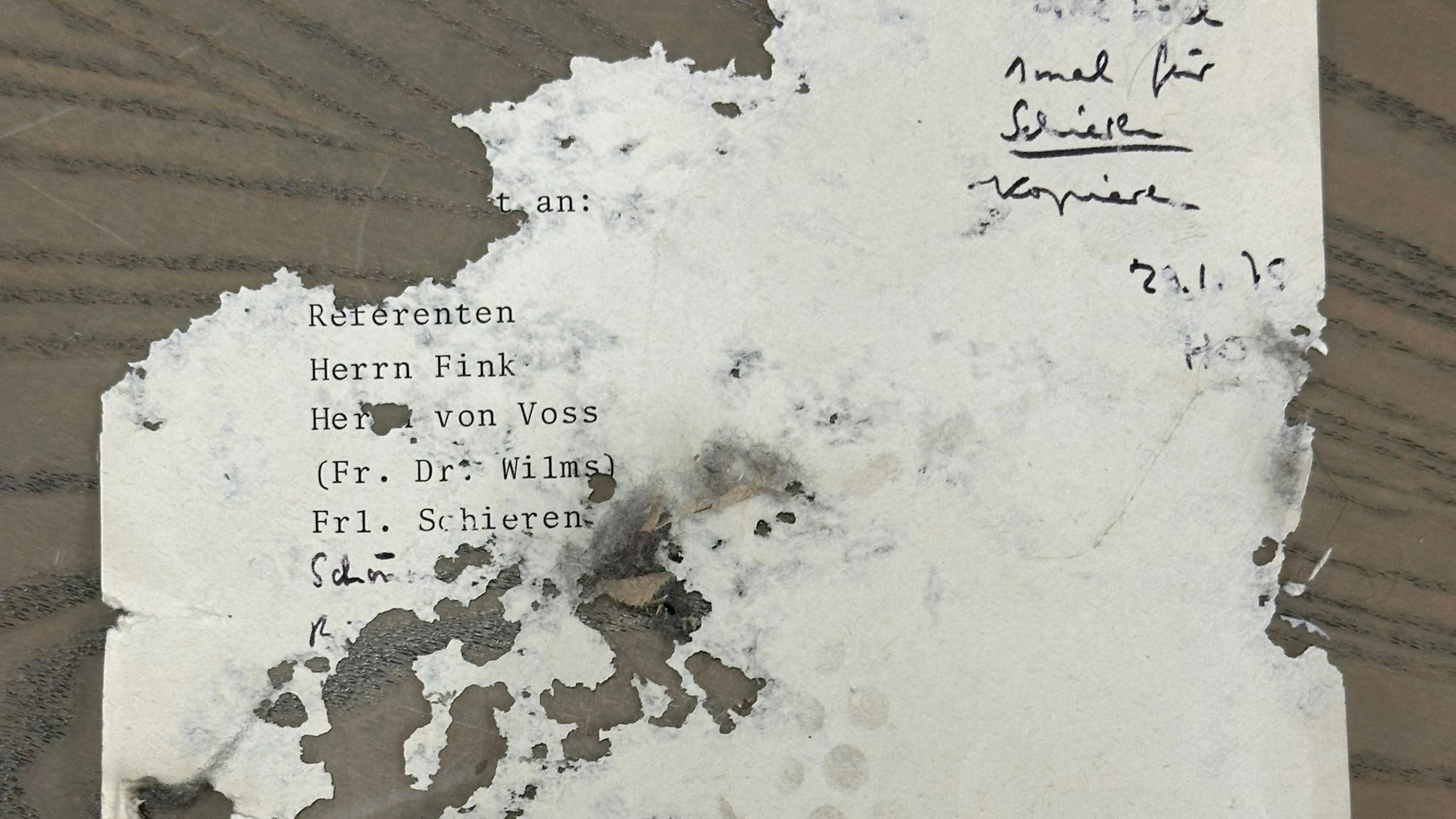 Das Konrad Adenauer Archiv der CDU in Sankt Augustin, von Mäusen zerfressenes Papier