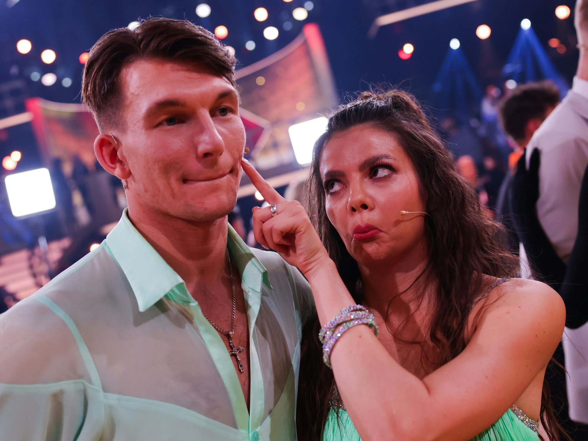 Maria Clara Groppler, Comedian, und Mikael Tatarkin, Profitänzer, stehen in der RTL-Tanzshow „Let's Dance“ zum Auftakt der neuen Staffel auf dem Parkett im Coloneum. +