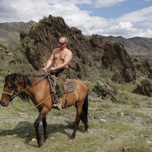 Wladimir Putin posiert zu Pferde - Archivbild aus dem Jahr 2009