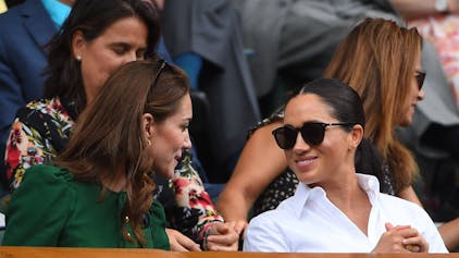 Prinzessin Kate und Herzogin Meghan beim Wimbledon-Tennisturnier im Juli 2019.