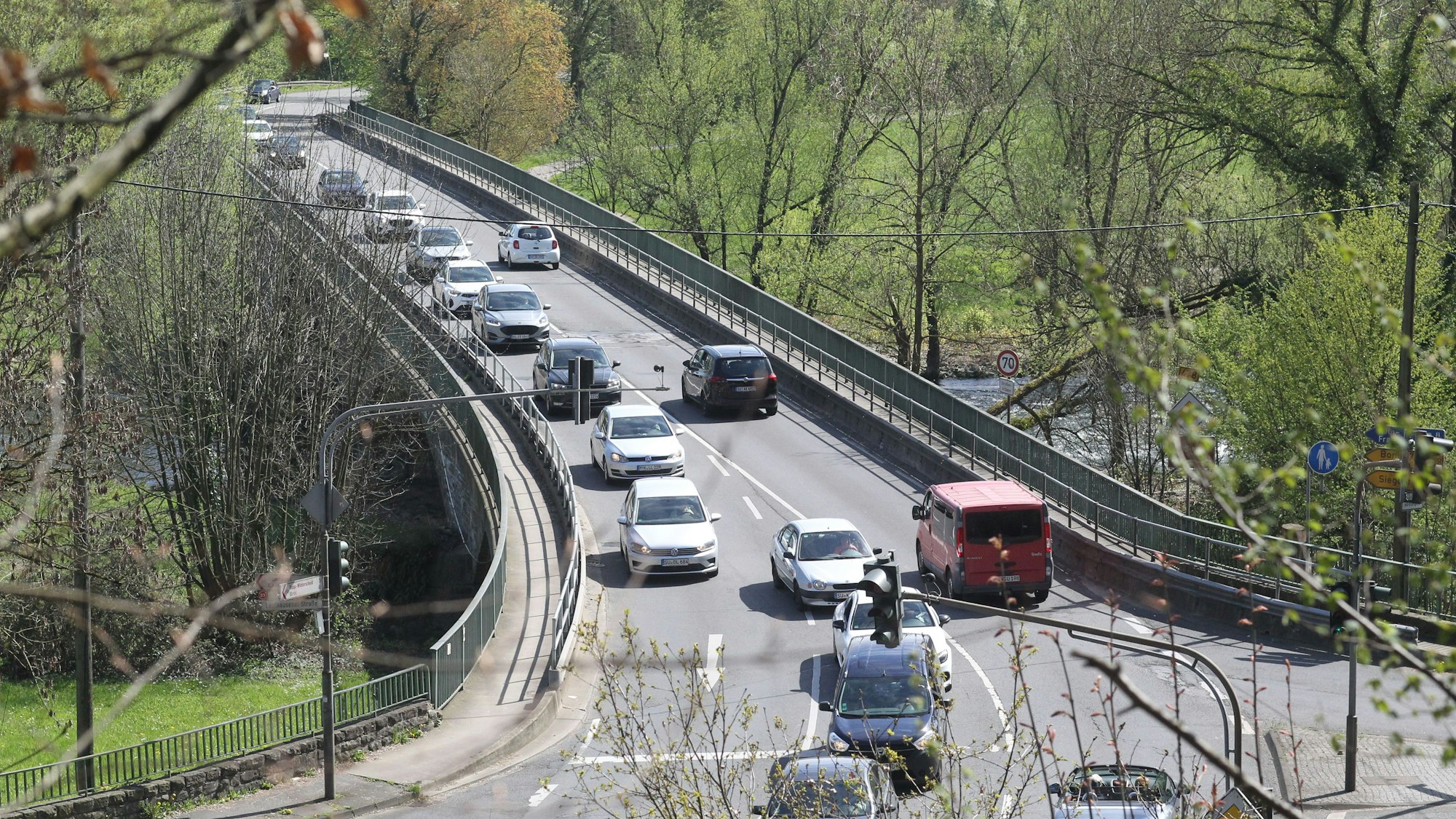 Die Siegbrücke zwischen Hennef und Allner.
