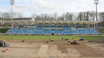 Rasen-Arbeiten im Ludwigsparkstadion.