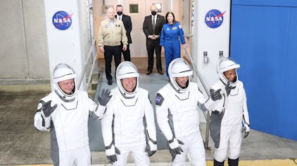 Die Crew-8-Astronauten (von links) Missionsspezialist Alexander Grebenkin, NASA-Astronaut und Pilot Michael Barratt, NASA-Astronaut und Kommandant Matthew Dominick und NASA-Astronautin und Missionsspezialistin Jeanette Epps.