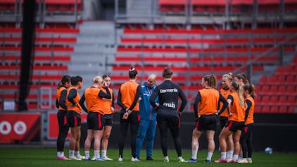 Konzentriertes Training: Die Bayer-04-Damen spielen im Pokal in der Bay-Arena