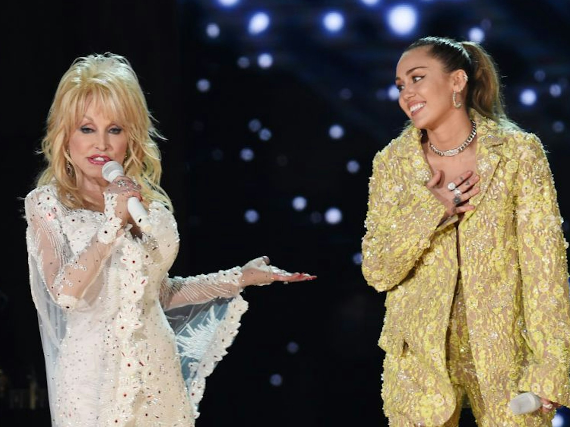 Dolly Parton und Miley Cyrus 2019 bei den Grammys