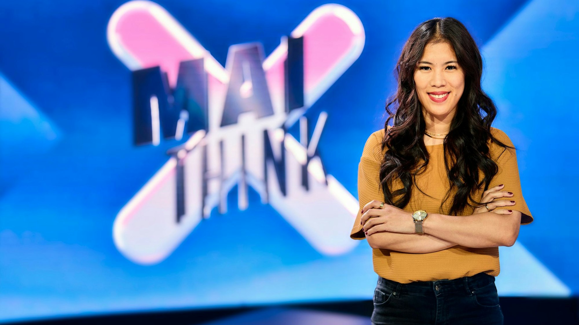 Mai Thi Nguyen-Kim ist promovierte Chemikerin. Bekannt wurde sie mit dem Youtube-Channel „maiLab“. 2021 startete ihre eigene Wissenschaftssendung „Maithink X – Die Show“ bei ZDFneo.