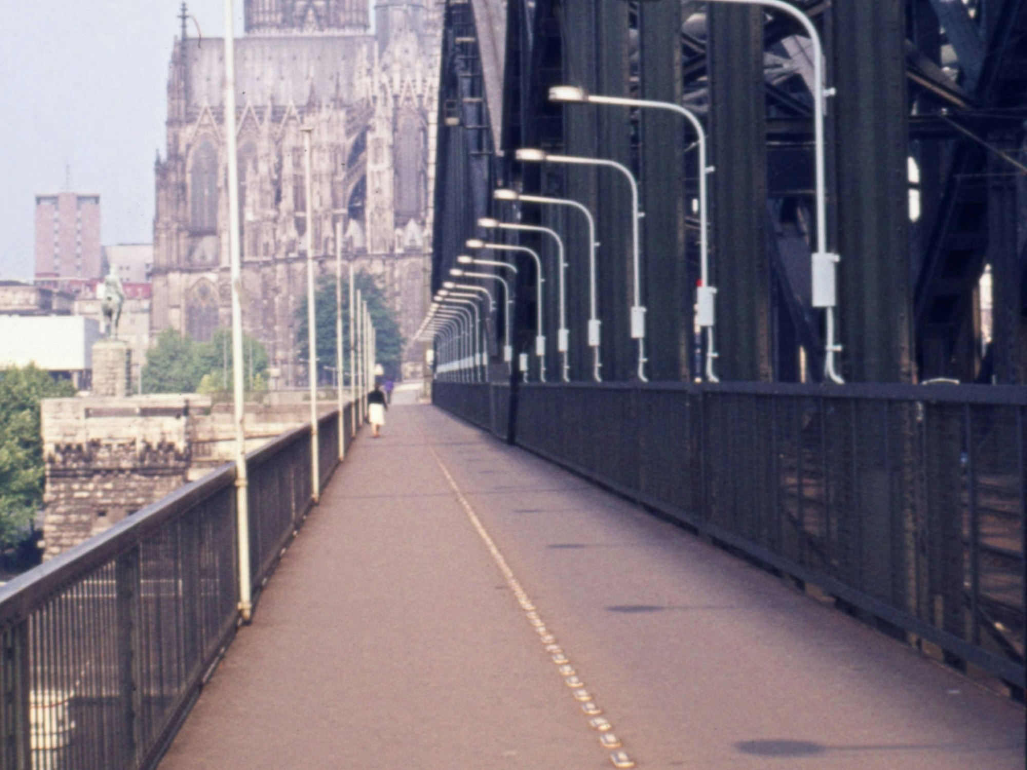 Die Hohenzollernbrücke 1976.