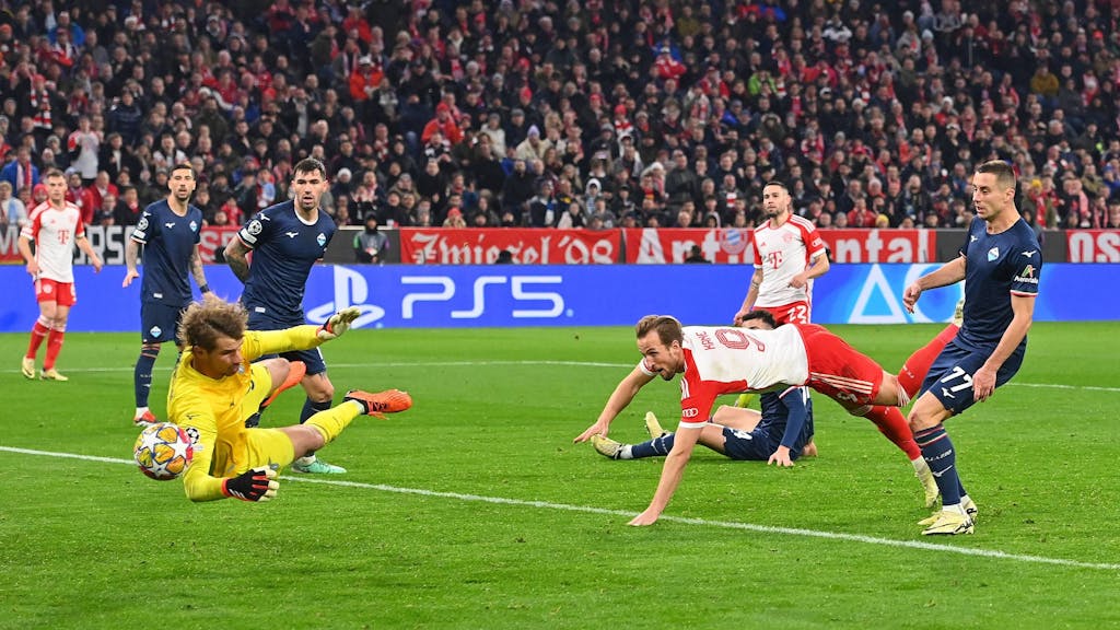 Bayern-Stürmer Harry Kane bei seinem Kopfball zur 1:0-Führung in der Champions League gegen Lazio Rom (5. März 2024).